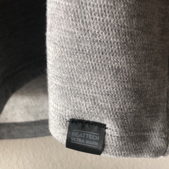 Uniqlo heat tech - Picture 2 of 3